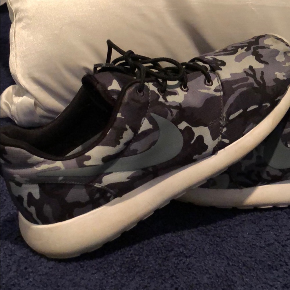 Nike camo Roshe's